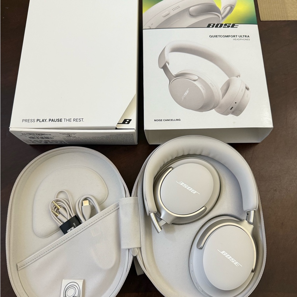 Bose QuietComfort Ultra Headphones - White Smoke